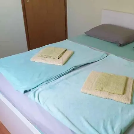 Apartamento With A - C In Dobrinj-insel Krk 53471