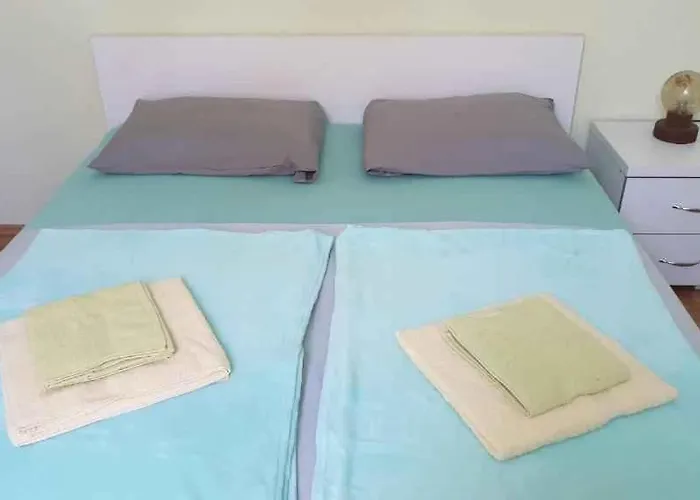 Apartamento With A - C In Dobrinj-insel Krk 53471 *